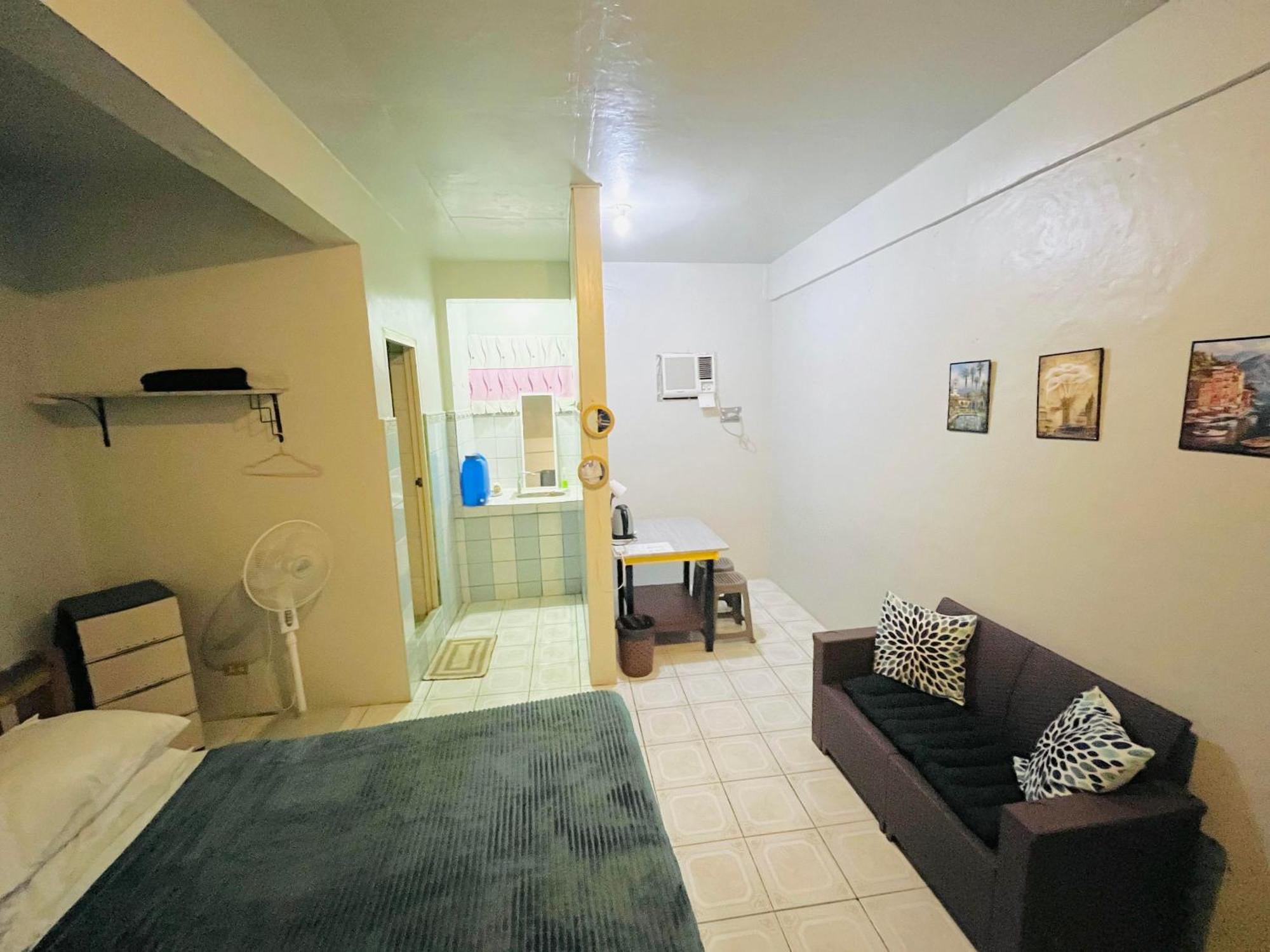 The Studio Byhome Puerto Princesa Esterno foto