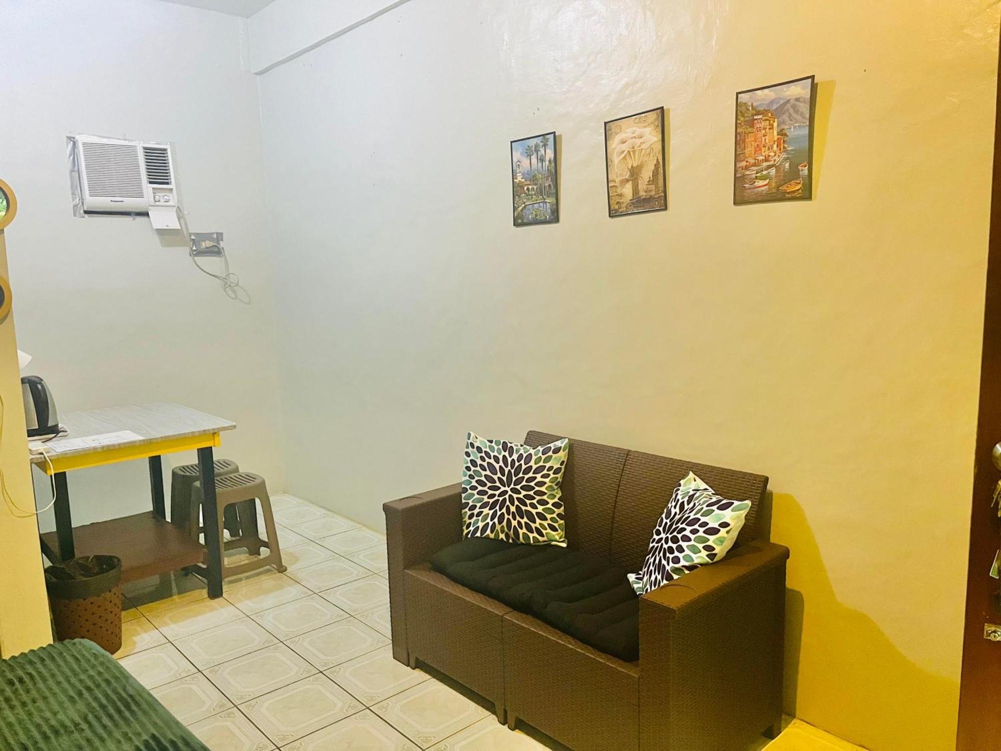 The Studio Byhome Puerto Princesa Esterno foto